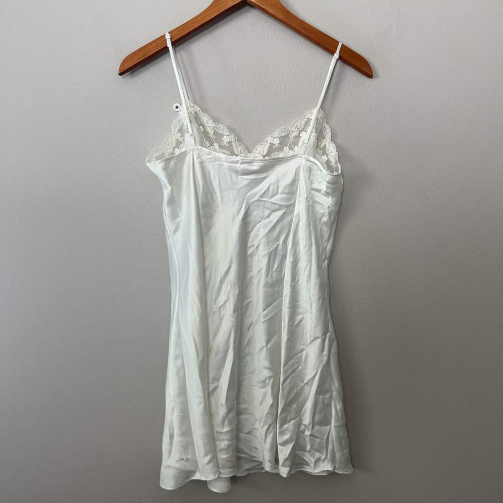 Victoria's Secret Slip Dress Womens M Ivory Lace Trim Satin Lingerie Chemise VTG - Picture 2 of 9